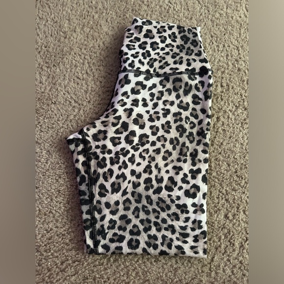 Evolution and Creation cheetah print compression legging - Picture 3 of 4